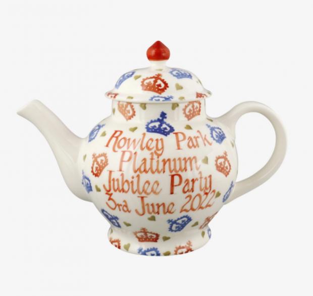 St Albans & Harpenden Review: Personalised Platinum Jubilee 4 Mug Teapot (Emma Bridgewater)