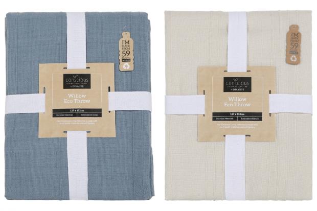 St Albans & Harpenden Review: Willow Eco Throw in Blue (left) and (right) Natural (The Range/Canva)