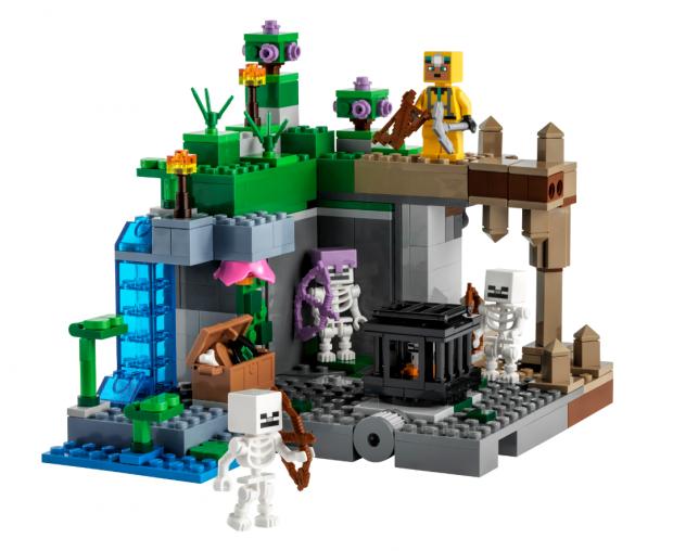 St Albans & Harpenden Review: LEGO® Minecraft® The Skeleton Dungeon. Credit: LEGO